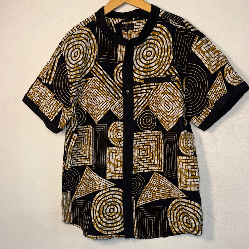 D’iyanu Black & Gold Geometric Short Sleeve Button-Down Shirt